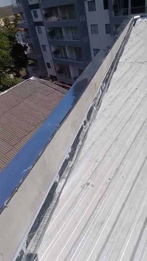 Rufo capa em prédio comercial · Centro – Baratelo Calhas, Caldas Novas